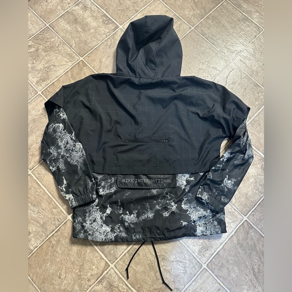 Nike Windrunner - Picture 7 of 8